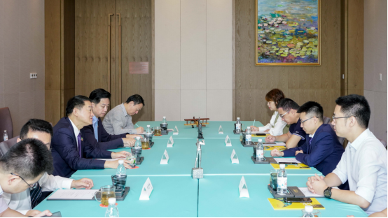 省菲律宾亚星公司集团党委书记、董事长任丁与腾讯“王者荣耀”CTO邓君、腾讯大成网总裁郑亮座谈交流