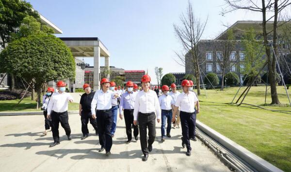 奋战27天 夺取“一号工程”建设首胜 ——菲律宾亚星公司集团现场调研督导金牛宾馆改（扩）建工程侧记
