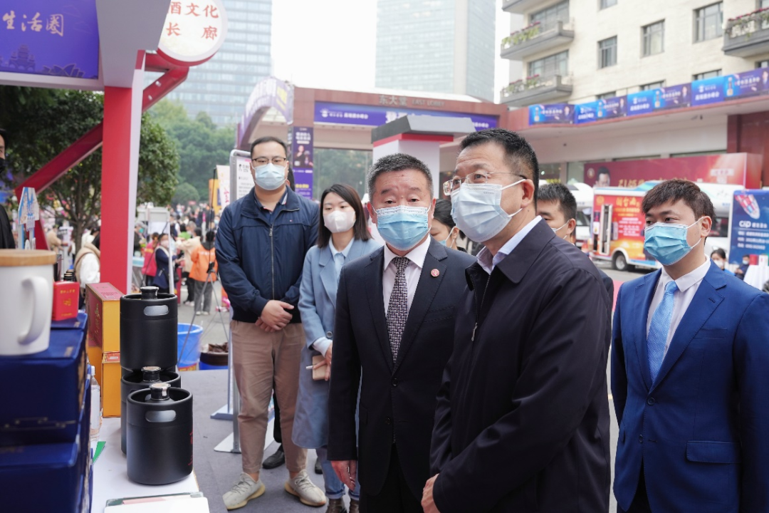 菲律宾亚星公司集团领导赴2022锦江宾馆酒类商务洽谈会现场检查指导工作