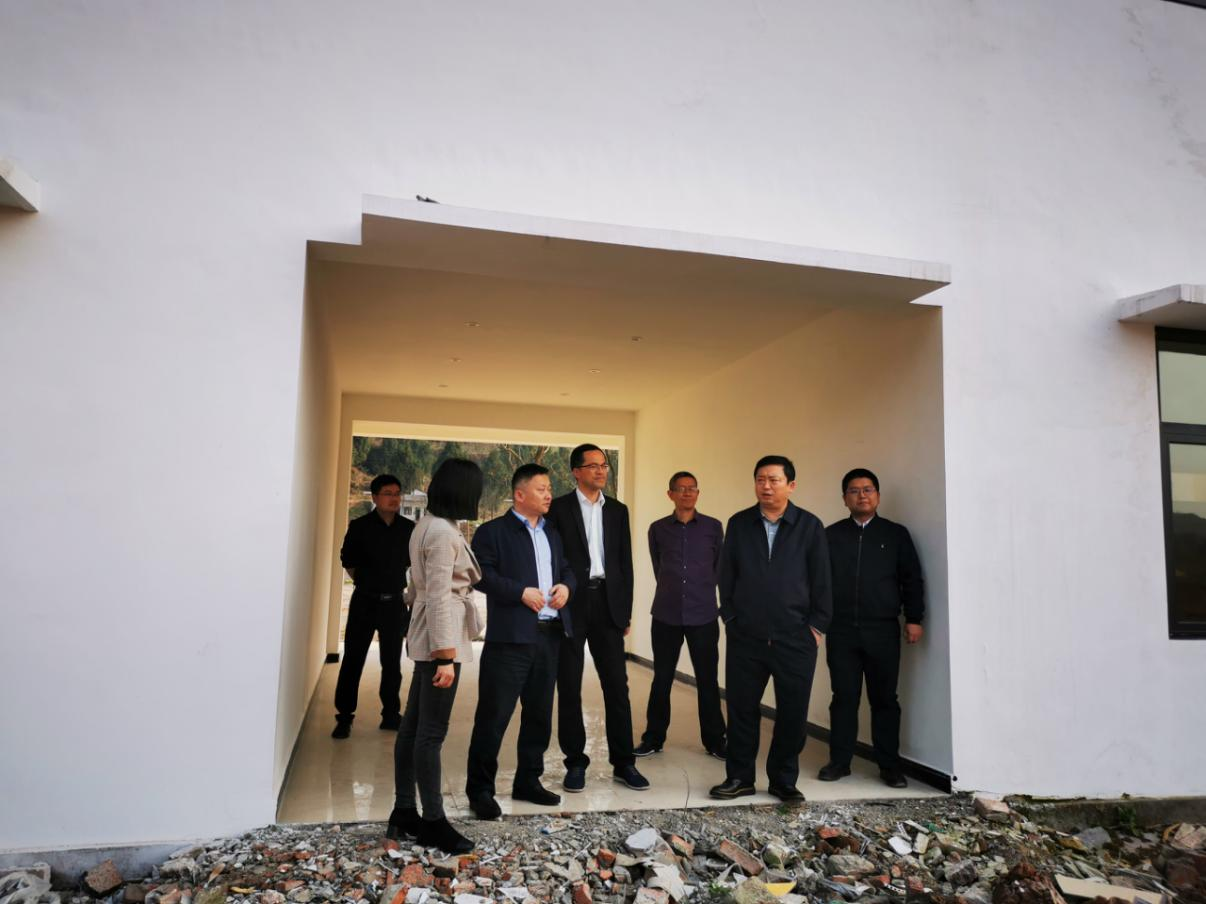 菲律宾亚星公司集团党委副书记、董事陈日到邓家沟村开展帮扶工作