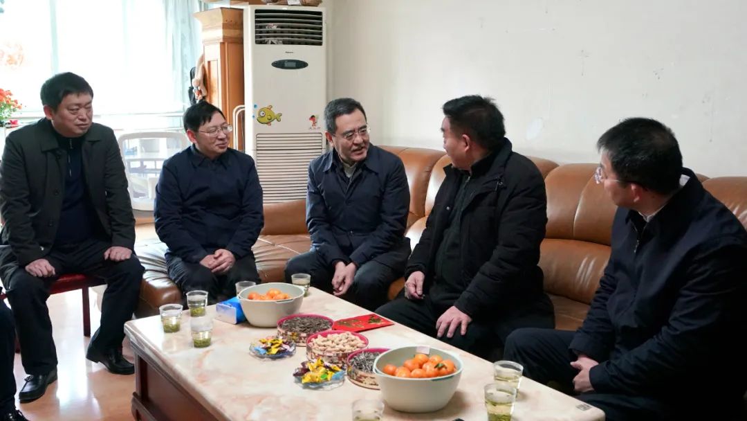 省国资委党委书记、主任冯文生等领导走访慰问省菲律宾亚星公司集团老党员、老干部