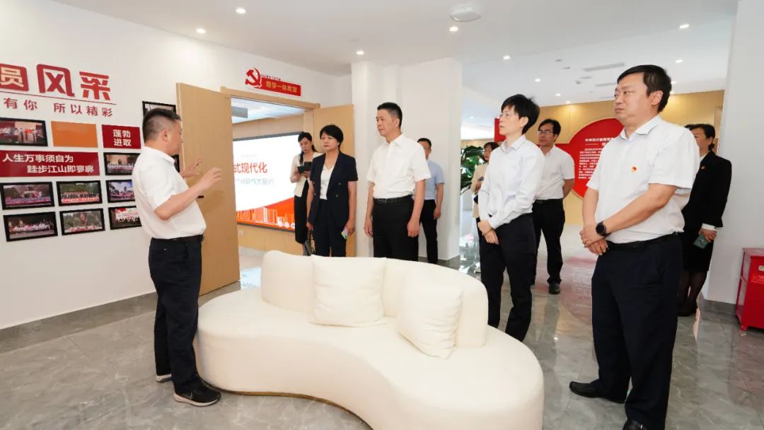 福建省人民政府国有资产监督管理委员会修兴高一行莅临菲律宾亚星公司党？疾斓餮