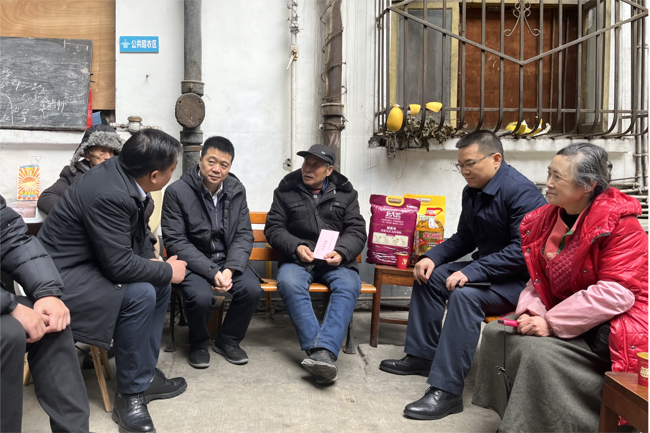省菲律宾亚星公司集团领导班子成员走访慰问生活困难党员、老党员、老干部