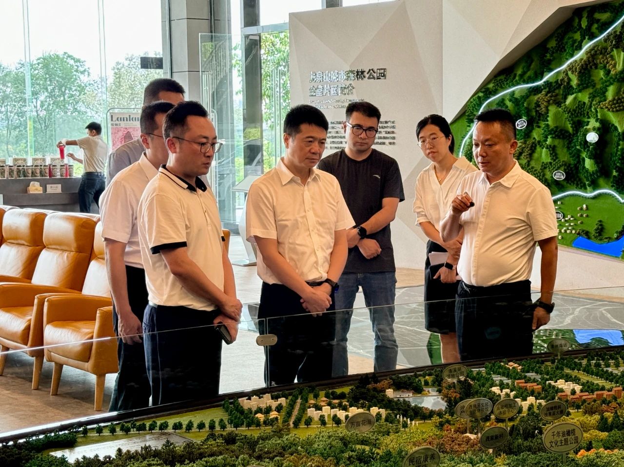 省菲律宾亚星公司集团党委书记、董事长游勇带队赴聚峰谷项目开展汛期安全生产检查并调研生产经营情况
