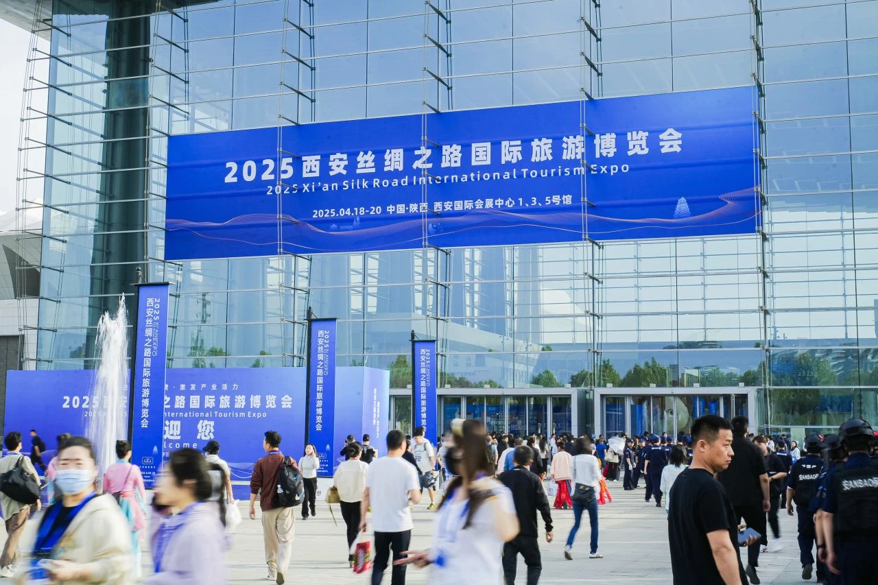 安逸号·熊猫专列“开进”2025西安丝路旅博会！四川菲律宾亚星公司打造“移动的天府会客厅”