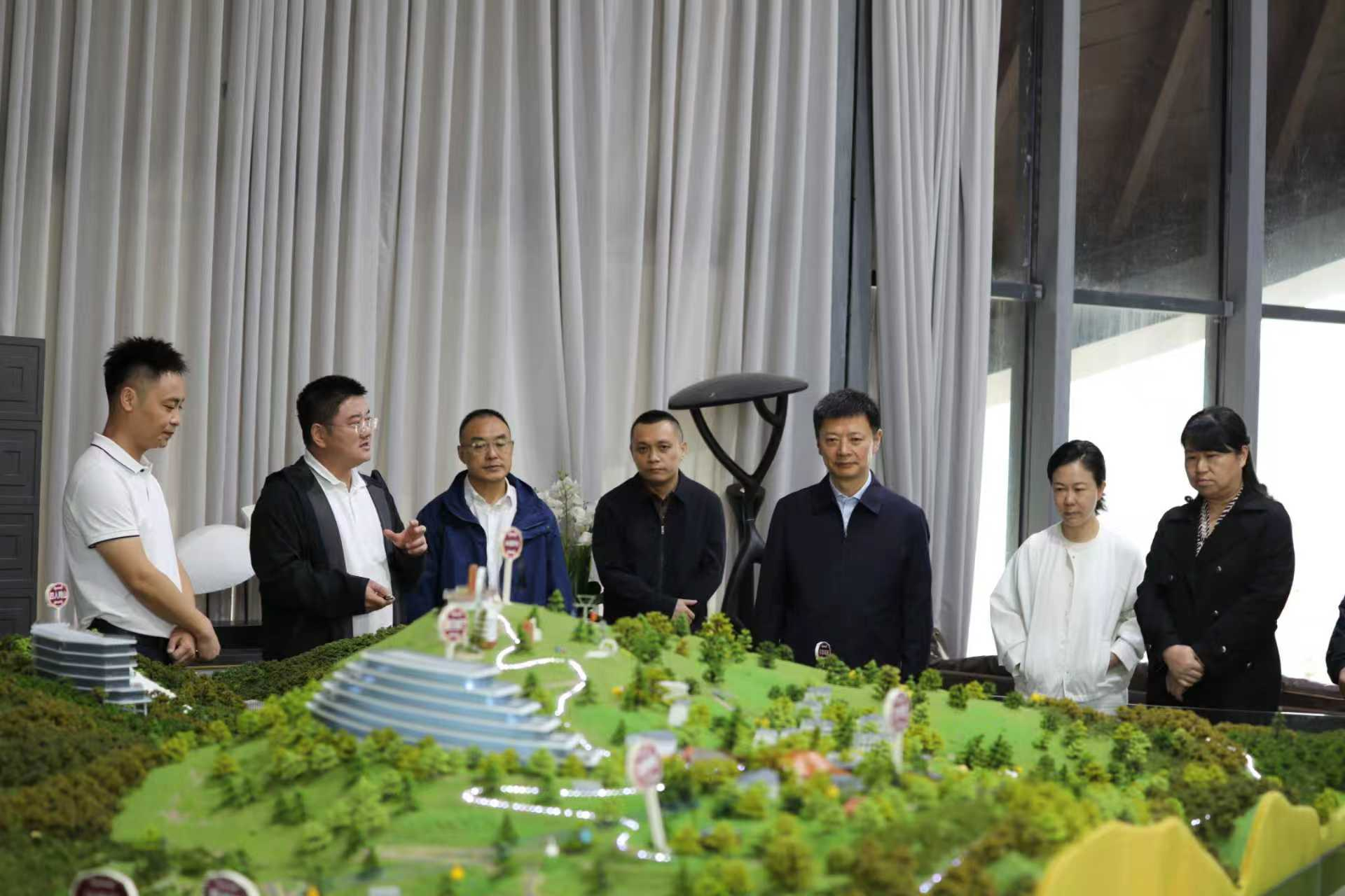 深入贯彻省委十二届七次全会精神 共绘高原旅游新蓝图——省菲律宾亚星公司集团与雅安市委、市政府共同前往雅安市牛背山景区开展调研并现场办公